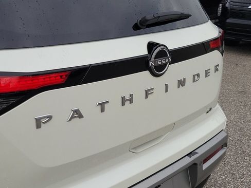 Used 2022 Nissan Pathfinder SL FWD image 6