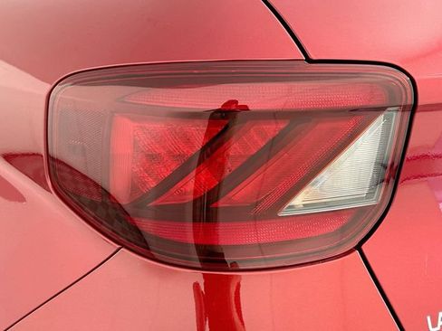 Used 2025 Hyundai Venue Limited FWD image 24