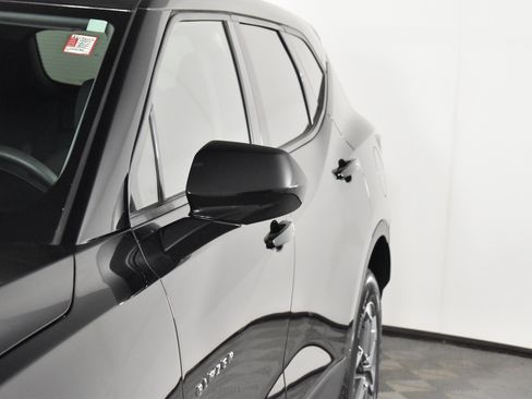 Used 2025 Chevrolet Blazer LT image 13