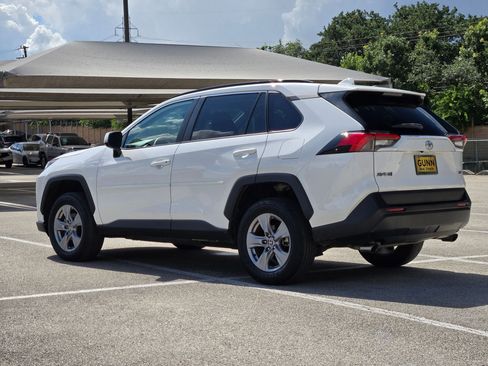 Used 2022 Toyota RAV4 XLE w/ Convenience Package FWD image 6