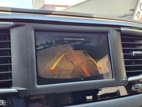Certified 2023 Chrysler Voyager LX FWD image 9