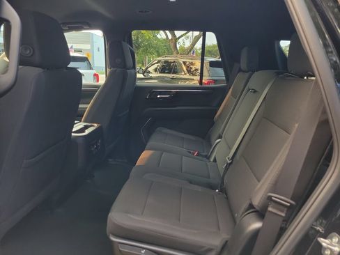 Used 2025 Chevrolet Tahoe LS RWD image 9