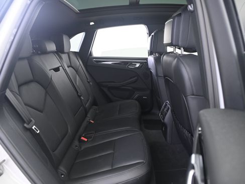 Certified 2023 Porsche Macan AWD/4WD image 18