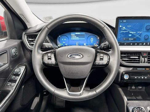 Used 2025 Ford Escape SE w/ PHEV Premium Package FWD image 8