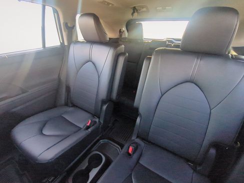 New 2026 Toyota Highlander XLE AWD/4WD image 13