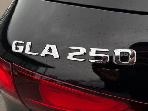 Used 2023 Mercedes-Benz GLA 250 4MATIC image 9