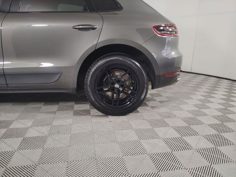 Used 2018 Porsche Macan image 11