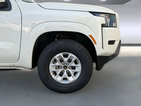 Used 2024 Nissan Frontier SV AWD/4WD image 11