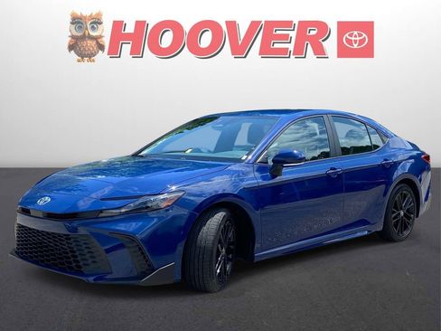 Used 2025 Toyota Camry SE w/ Convenience Package FWD image 8