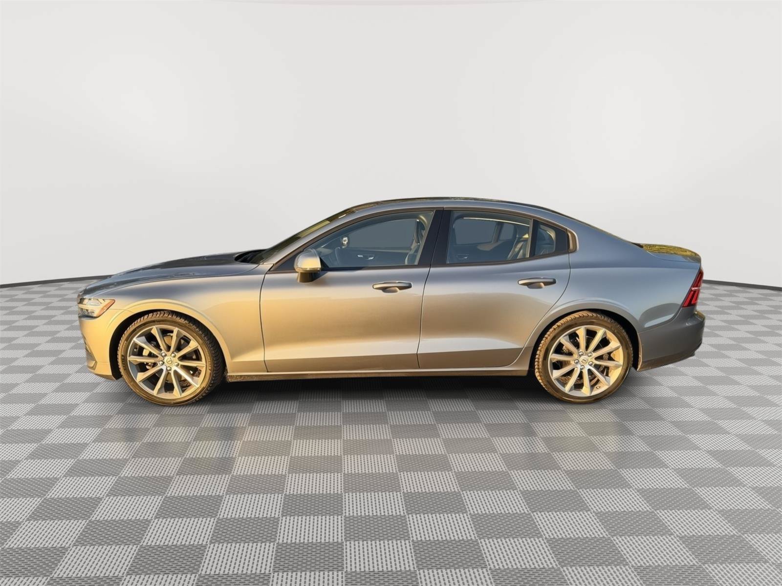 Used 2020 Volvo S60 T5 Momentum FWD image 4
