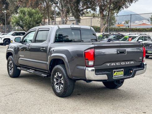 Used 2018 Toyota Tacoma SR5 RWD image 8