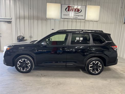 Used 2025 Subaru Forester Premium AWD/4WD image 61