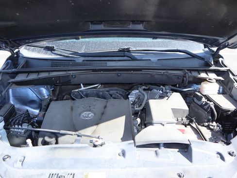 Used 2018 Toyota Highlander Plus w/ Carpet Mat Package (TMS) image 23