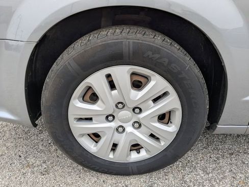 Used 2016 Dodge Grand Caravan SE w/ Quick Order Package 29E SE FWD image 18
