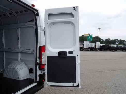 Used 2023 RAM ProMaster 2500 w/ Driver Convenience Group FWD image 45