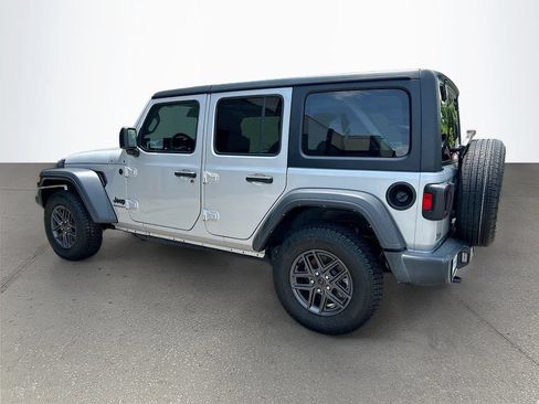 Used 2024 Jeep Wrangler Unlimited Sport AWD/4WD image 6