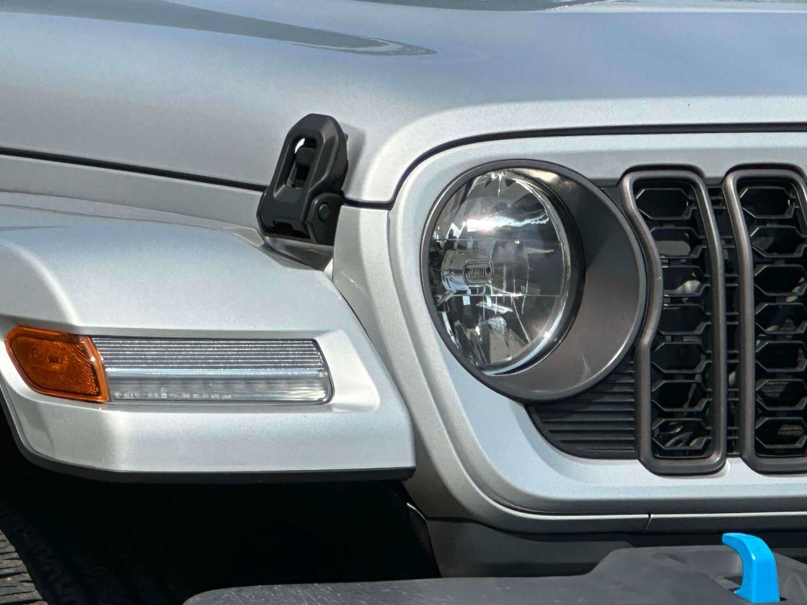 Used 2024 Jeep Wrangler Unlimited AWD/4WD image 8