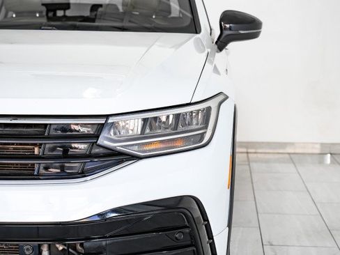 Used 2022 Volkswagen Tiguan SE R-Line image 43
