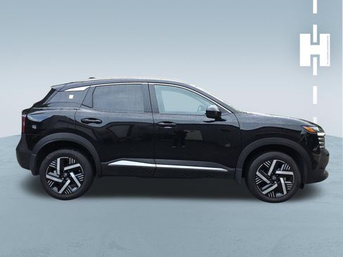 Used 2026 Nissan Kicks SV FWD image 3