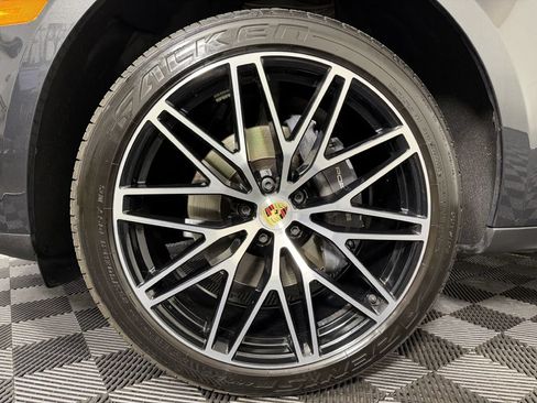 Used 2023 Porsche Macan AWD/4WD image 48