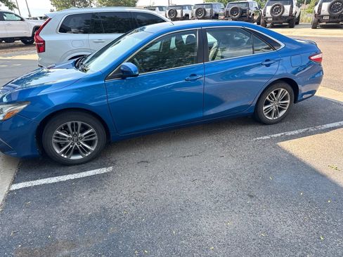 Used 2017 Toyota Camry SE FWD image 1