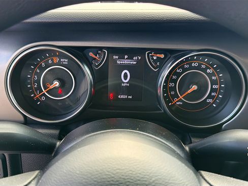 Used 2022 Jeep Gladiator Sport image 39