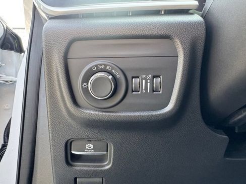 Used 2025 Jeep Grand Cherokee Laredo X w/ Luxury Tech Group I AWD/4WD image 16