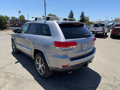Used 2018 Jeep Grand Cherokee Limited AWD/4WD image 3