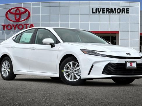 New 2025 Toyota Camry LE w/ Convenience Package FWD image 2