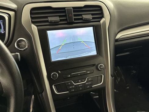 Used 2017 Ford Fusion SE image 7