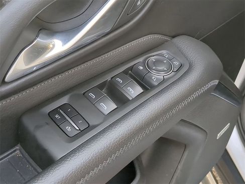 Certified 2022 GMC Yukon Denali image 27