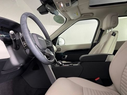 Used 2025 Land Rover Discovery S AWD/4WD image 34