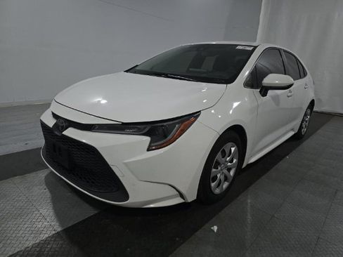Used 2020 Toyota Corolla LE image 3