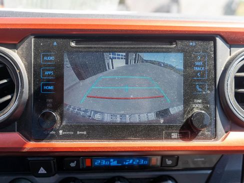 Used 2016 Toyota Tacoma TRD Sport AWD/4WD image 24