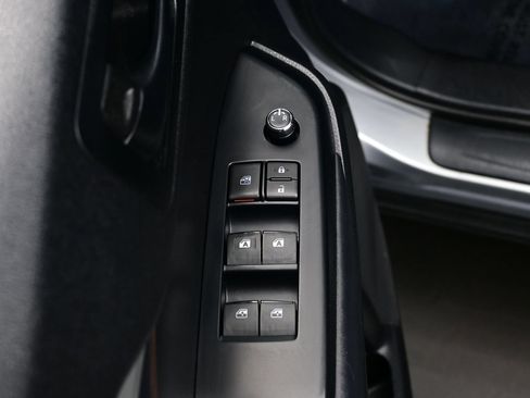 Used 2014 Toyota Highlander Plus FWD image 10