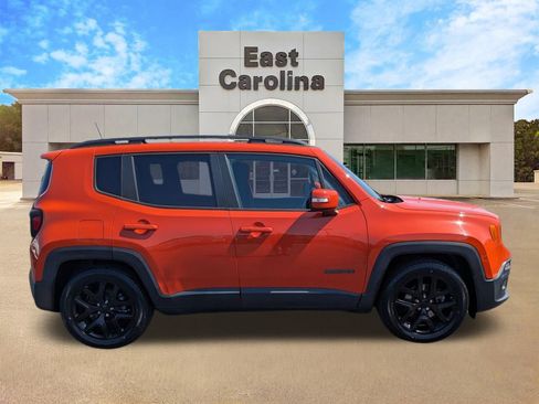 Used 2018 Jeep Renegade Altitude w/ Popular Equipment Group FWD image 2