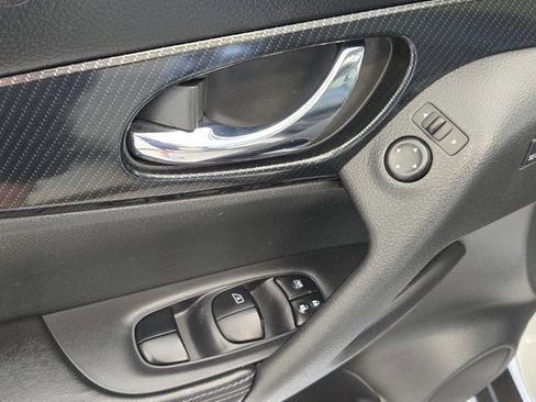 Used 2019 Nissan Rogue SL w/ Premium Package image 21