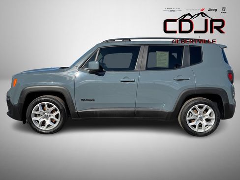 Used 2018 Jeep Renegade Latitude w/ Popular Equipment Group image 5