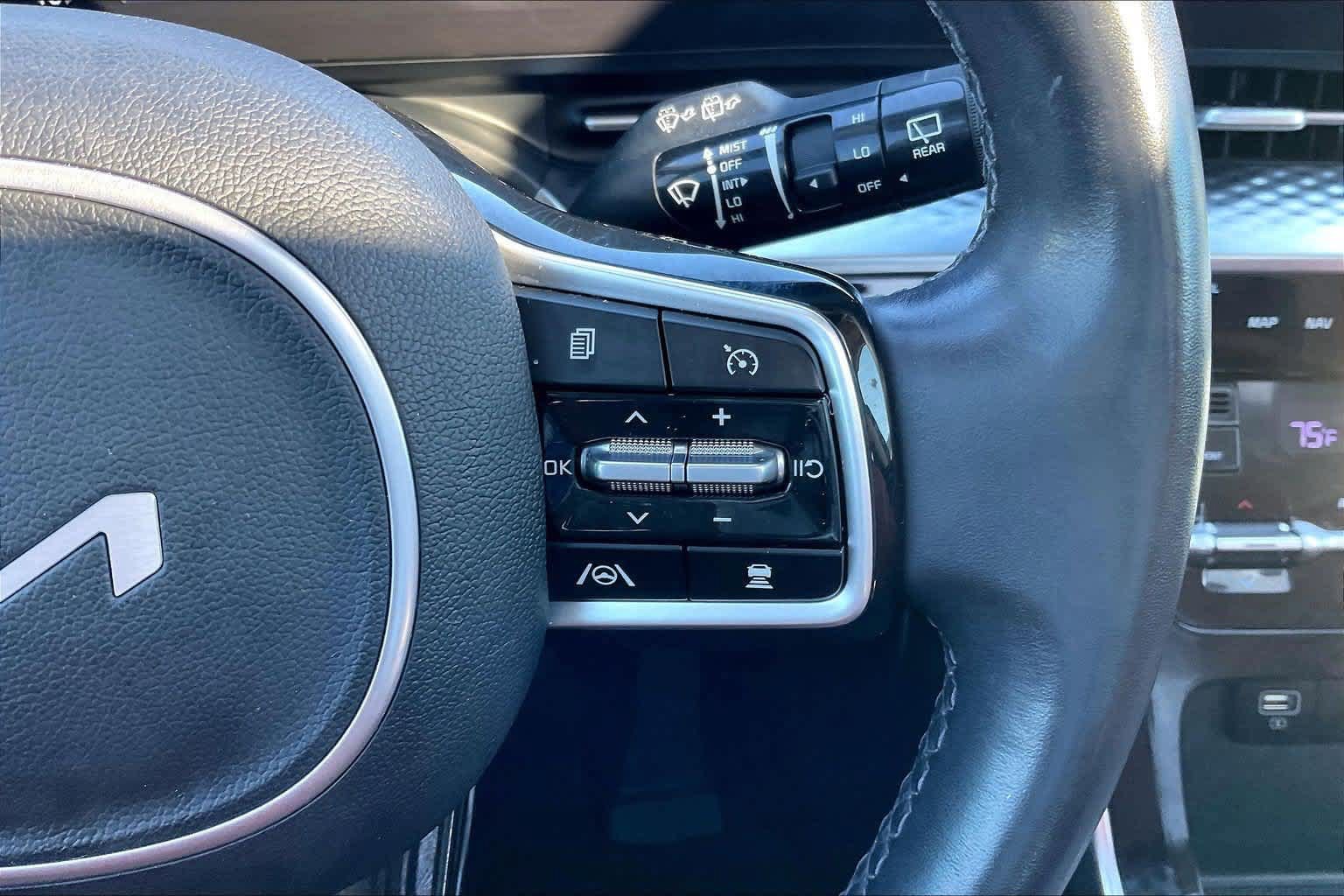 Used 2022 Kia Carnival SX Prestige FWD image 23