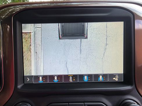 Used 2019 Chevrolet Silverado 1500 High Country w/ Technology Package image 33