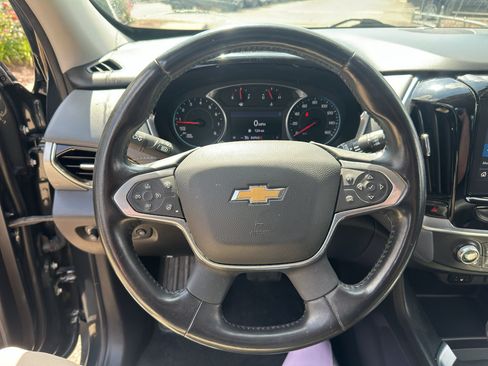 Used 2021 Chevrolet Traverse LT FWD image 24