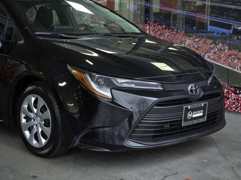 Certified 2023 Toyota Corolla LE image 2