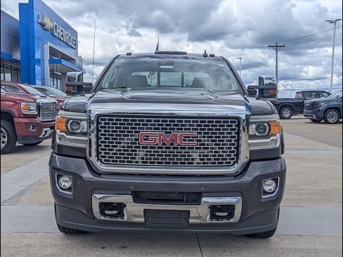 Used 2015 GMC Sierra 2500 Denali w/ Duramax Plus Package AWD/4WD image 11