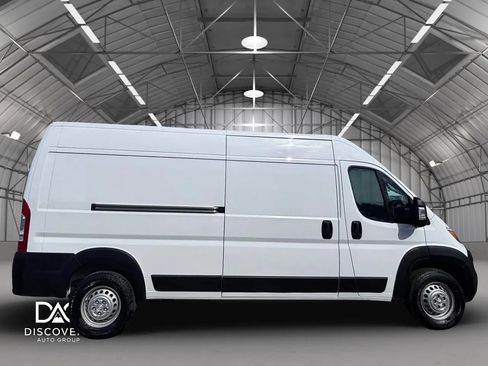 Used 2024 RAM ProMaster 2500 w/ Convenience Group FWD image 4