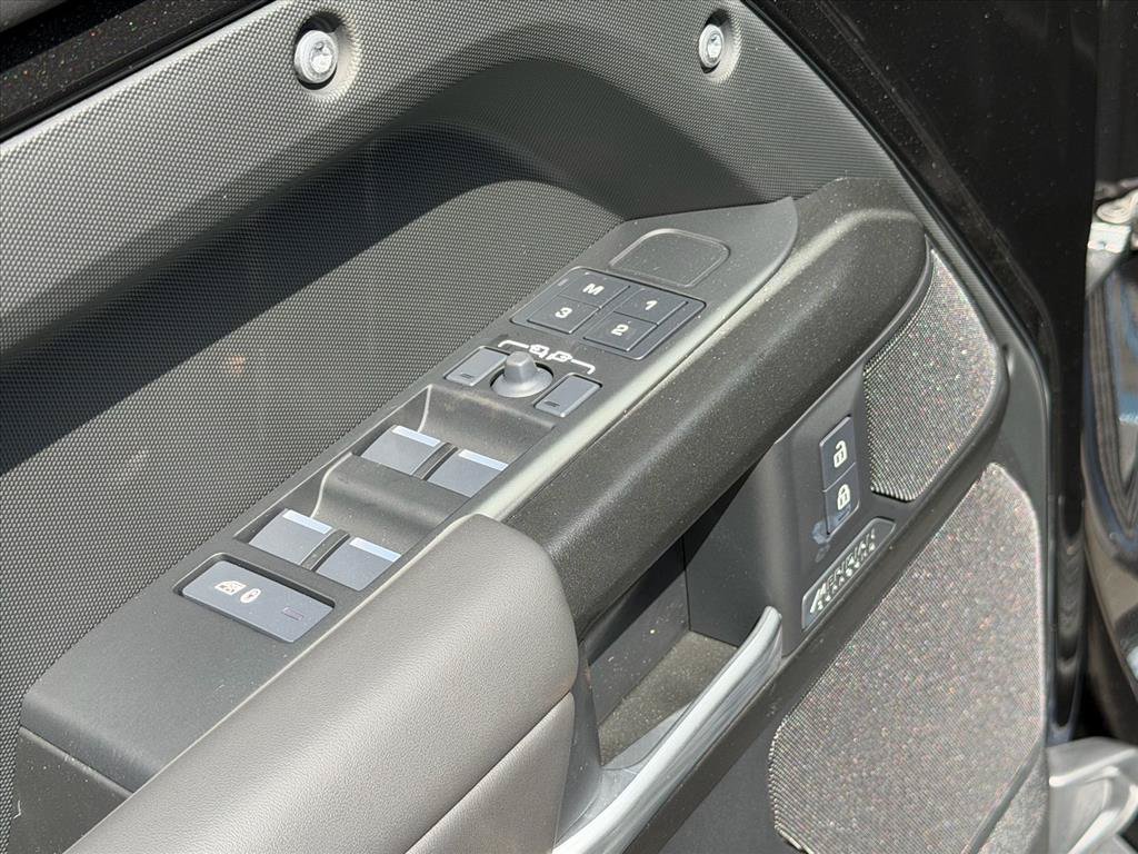 New 2026 Land Rover Defender 130 V8 AWD/4WD image 15
