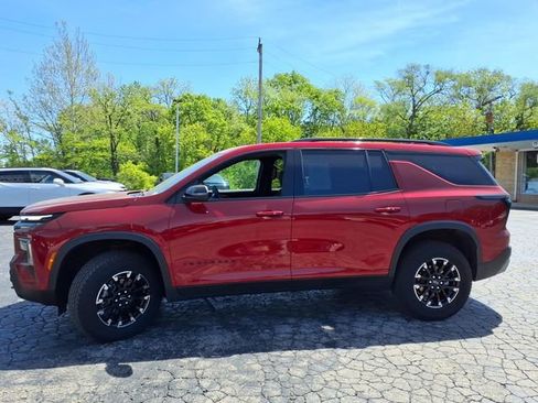 Used 2025 Chevrolet Traverse Z71 AWD/4WD image 12