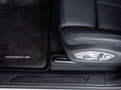 Certified 2026 Porsche Macan AWD/4WD image 20