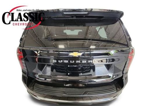 Used 2025 Chevrolet Suburban LS image 7