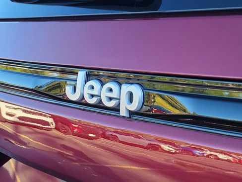 Certified 2024 Jeep Grand Cherokee Laredo X w/ Trailer Tow Package image 8