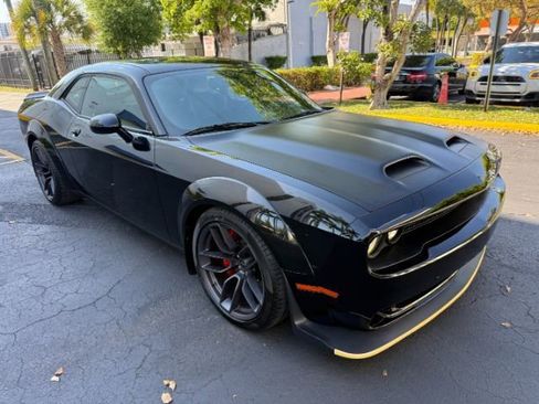 Used 2019 Dodge Challenger SRT Hellcat Redeye image 17